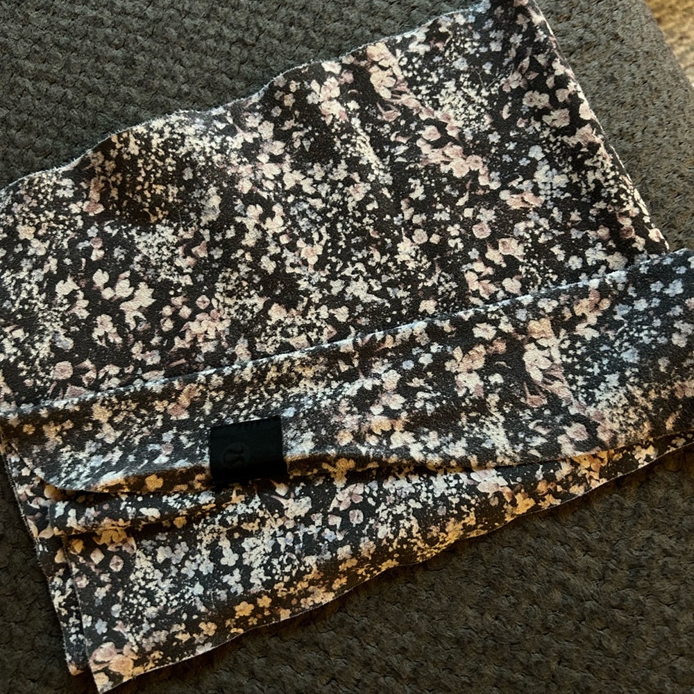 Lululemon like new condition small towel
